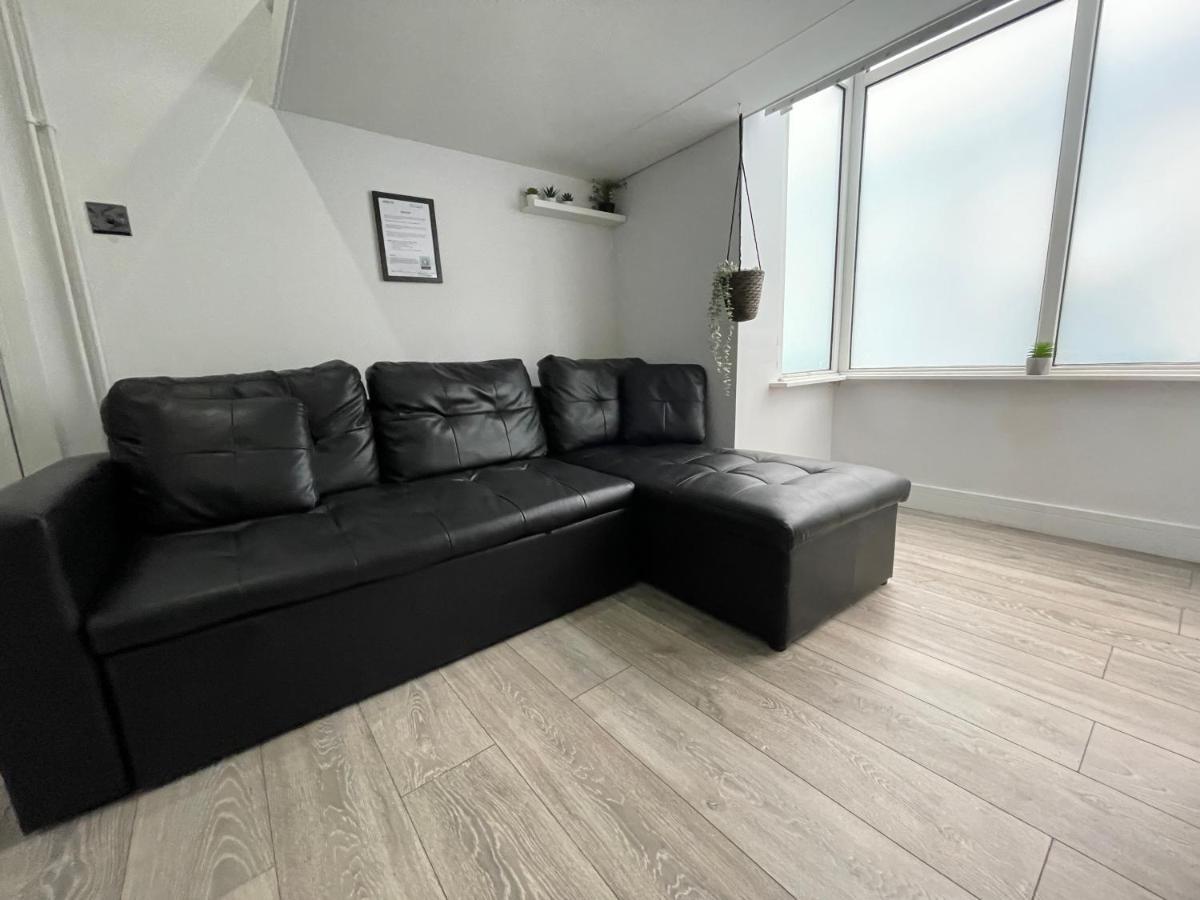 Acaster House, X4 Rooms With En-Suites X1 Room Private Bathroom, Street Parking, Close To Train Station Kettering Exterior photo